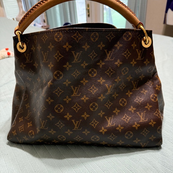 Louis Vuitton bag - Picture 1 of 10